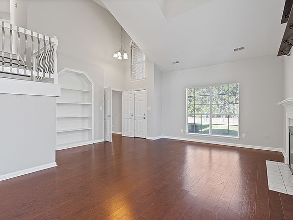 3rd image of 115 Park Meadow Dr