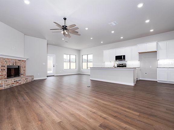 4th image of 3012 Buckthorn Dr