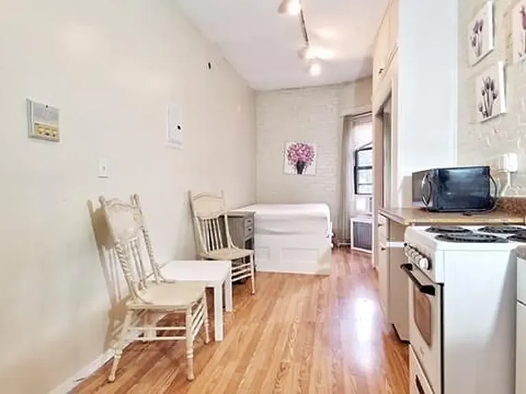 271 W 90th St #15 — Photo 3