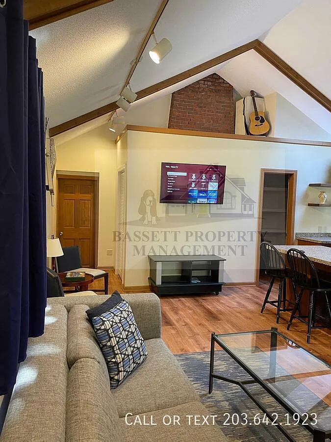 2 bed, 1.0 bath, 750 sqft, $1,995 — Photo 1