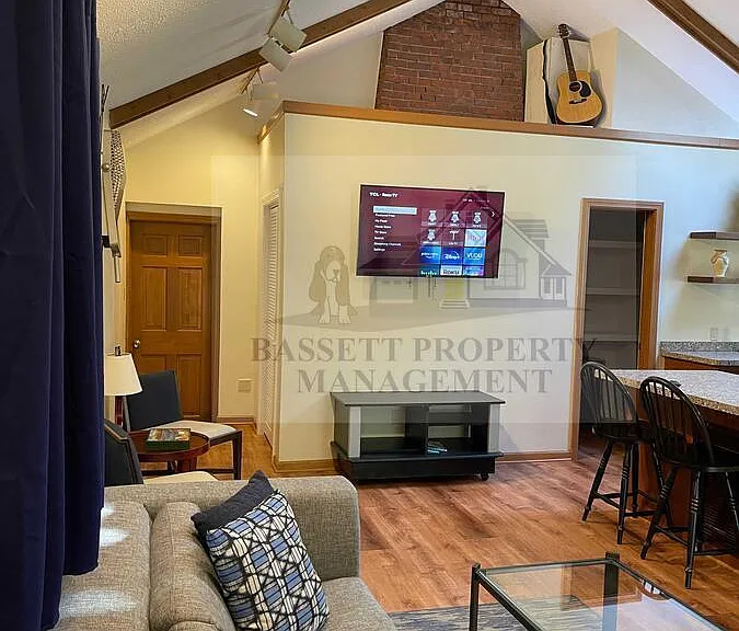 3320 Dixwell Ave #2 — Photo 1