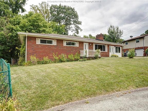 3rd image of 908 Charlotte Pl