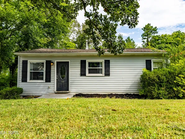 410 Landau Dr, Maryville, TN 37801