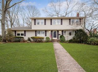 62 Howard St, Patchogue, NY 11772