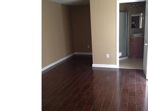 3rd image of 421 NE 1st St #1