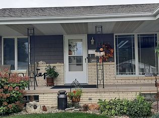 609 3rd St SE, Dyersville, IA 52040