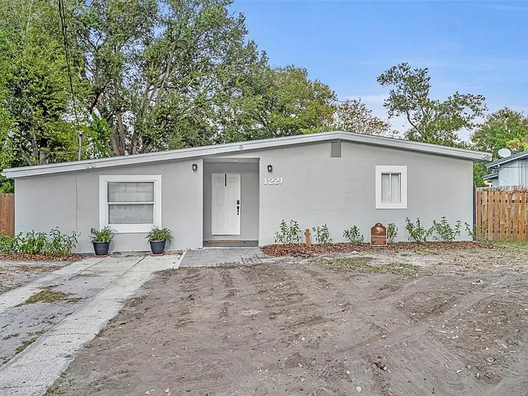 1221 Elinore Dr — Photo 1