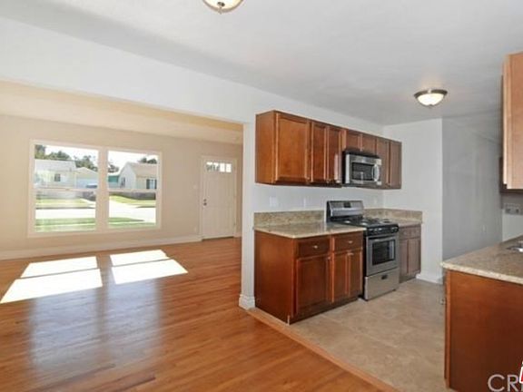 4th image of 9451 Rosehedge Dr