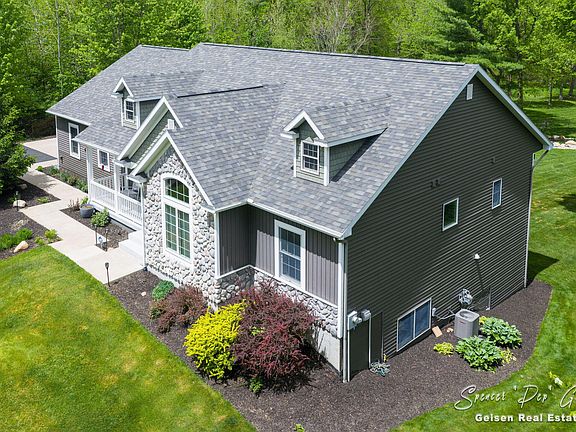 3rd image of 7177 Riverwood Dr
