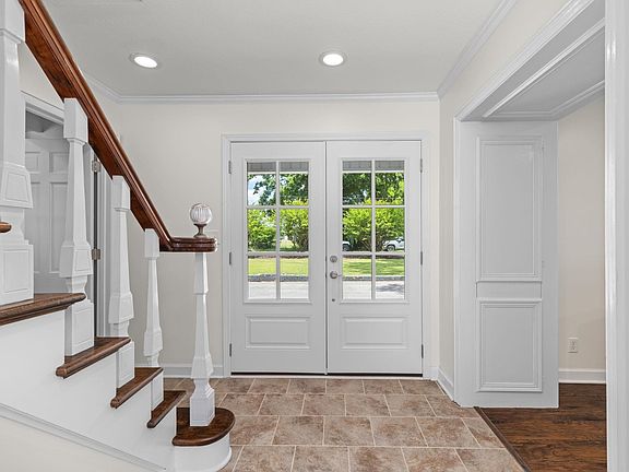 3rd image of 902 Highland Ave