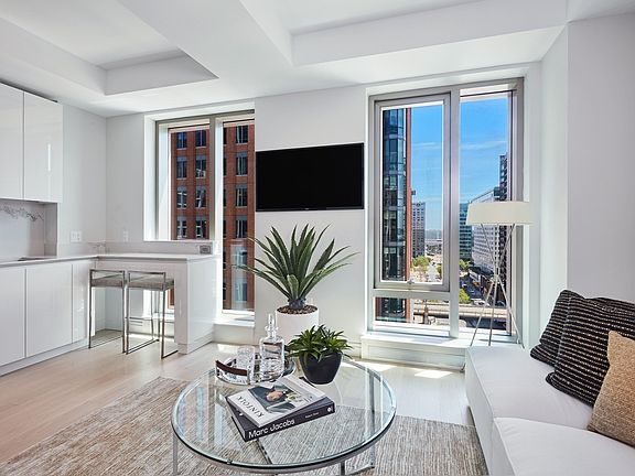 2nd image of 135 Seaport Blvd #U18