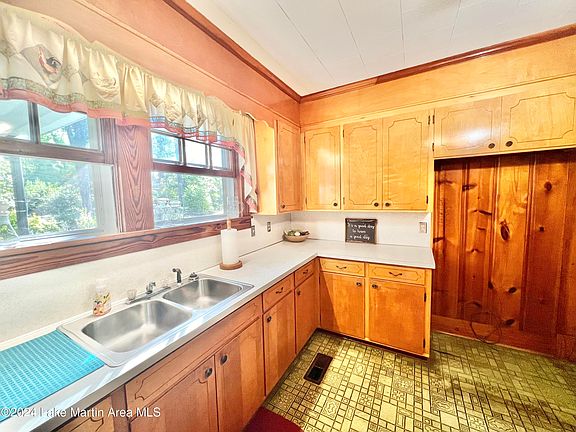 5th image of 345 Claybrook Dr