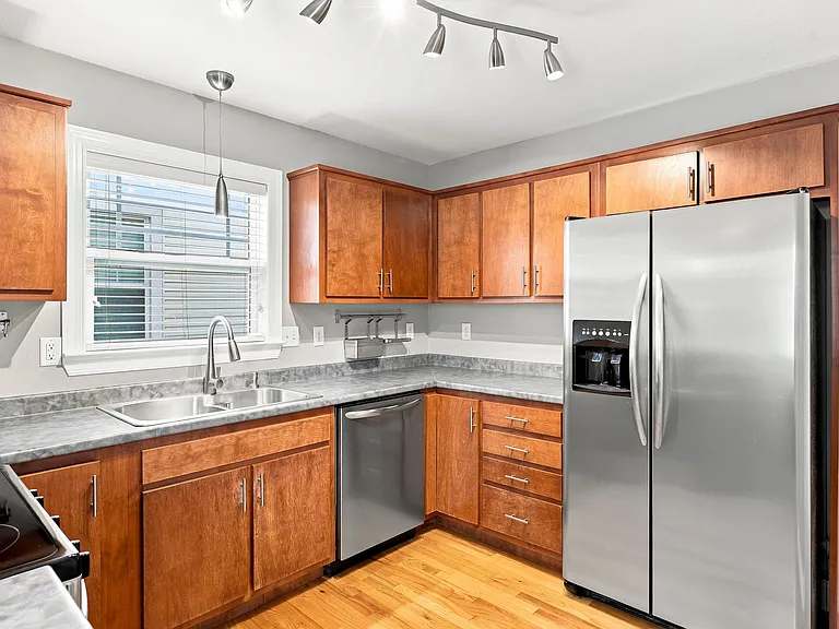 417 Rosewood St — Photo 15