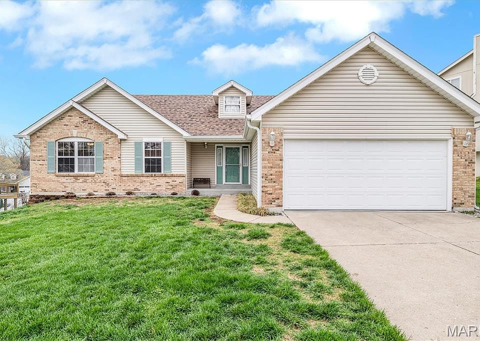 1st image of 3121 Country Knoll Dr