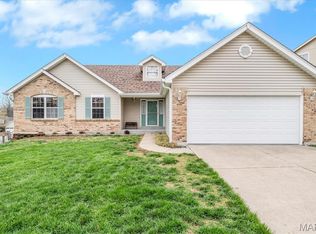 3121 Country Knoll Dr, Saint Charles, MO 63303