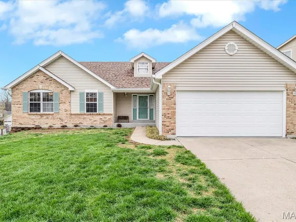 3121 Country Knoll Dr, Saint Charles, MO 63303
