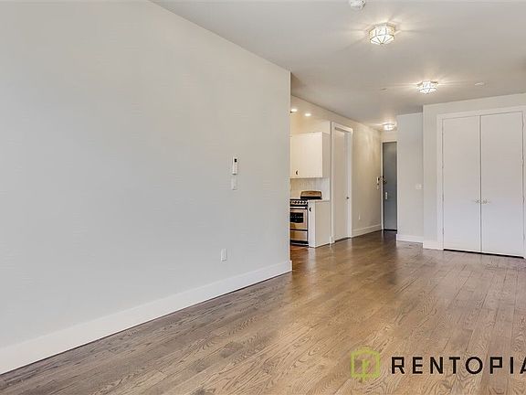 5th image of 489 Washington Ave #101