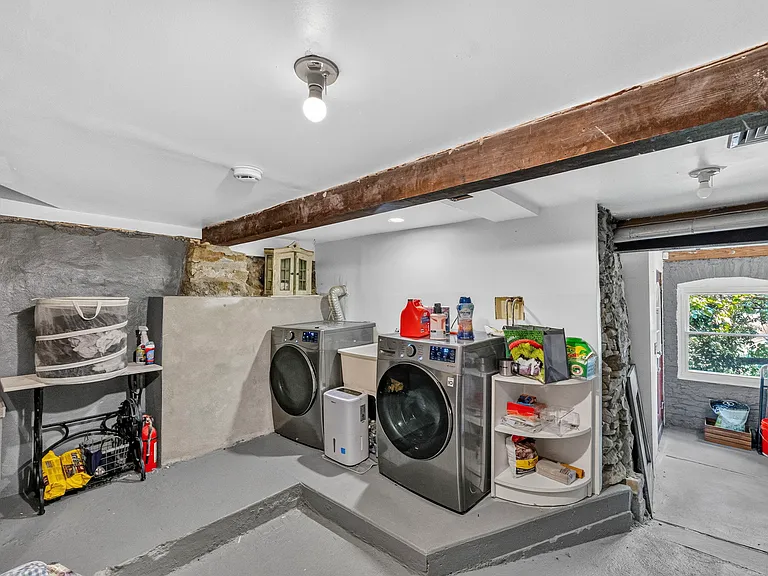 8 Old Wood Rd — Photo 16