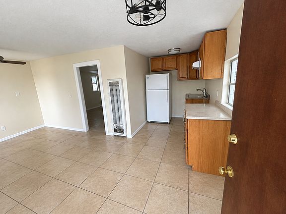 2nd image of 5277 37th St
