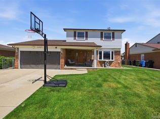 4171 Rose Mary Dr, Sterling Heights, MI 48310