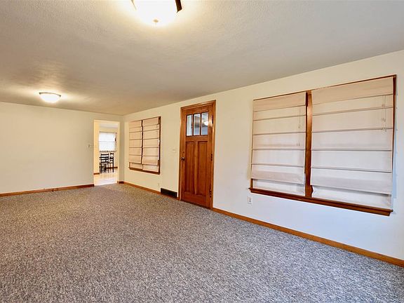 4th image of 207 E Park Ave