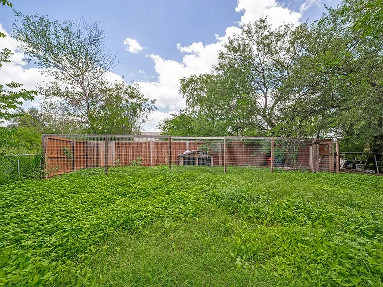 342 Consuelo — Photo 24