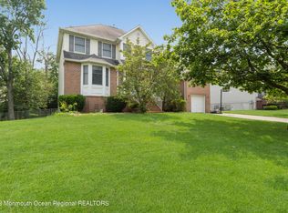 4 Omni Ct, Lakewood, NJ 08701