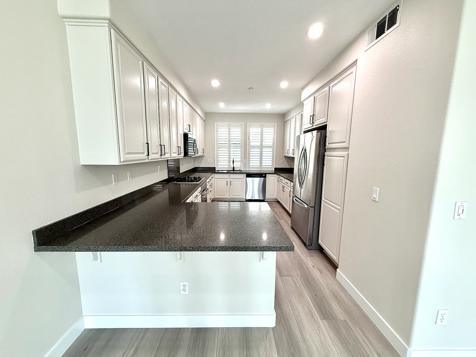 4 bed, 1930 sqft, $5,200 — Photo 4