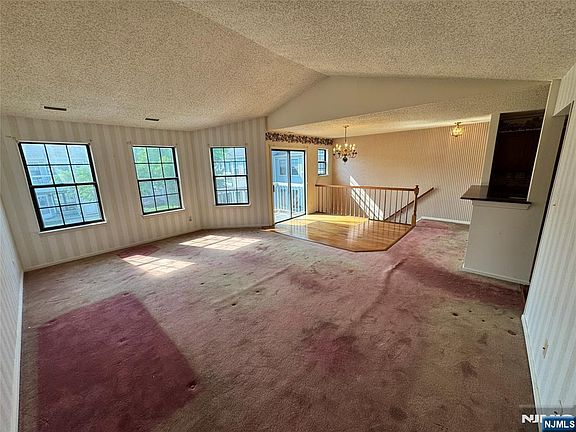 4th image of 29 Krinsky Court