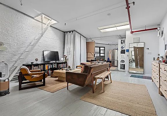 2nd image of 255 Canal St #5B