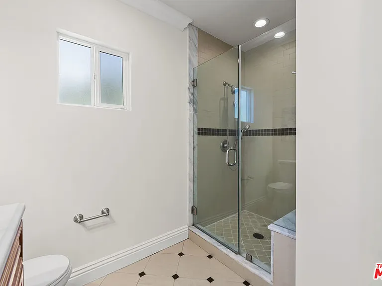 1114 S La Peer Dr — Photo 24