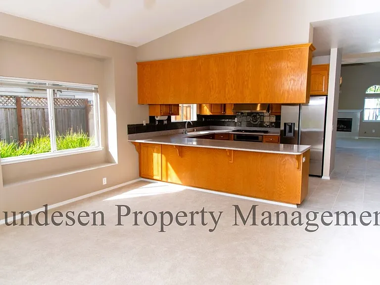 806 Wine Ct — Photo 6
