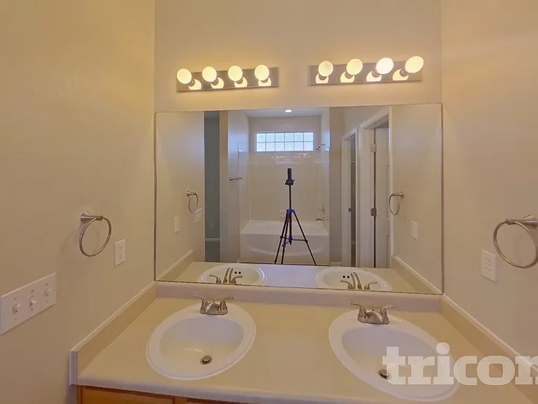 565 Winebrook Way — Photo 6