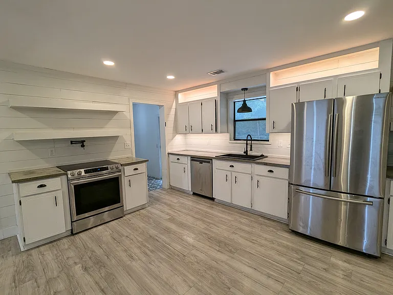 600 Thornwood Way — Photo 2