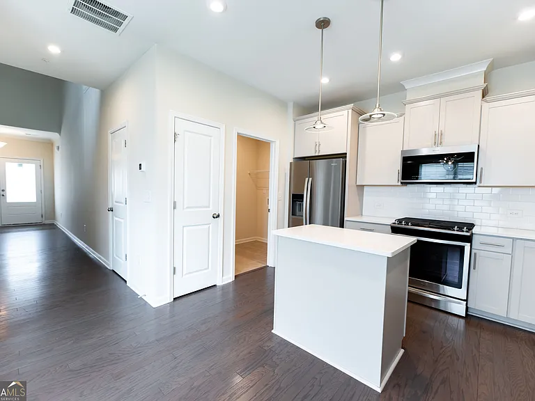 57 Robertson Ave — Photo 6