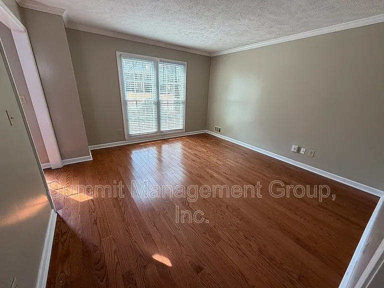 1611 Ellington Rd SE — Photo 5