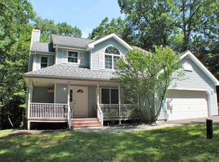 1510 Farmview Dr, Stroudsburg, PA 18360