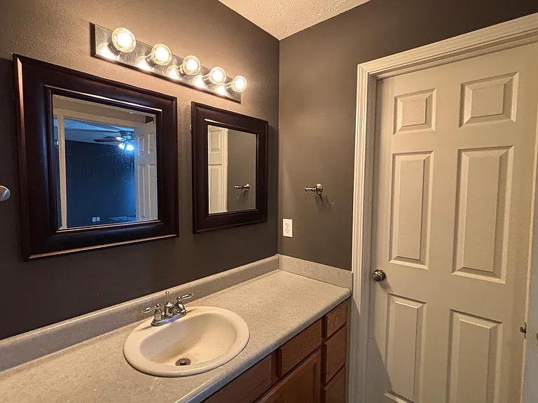4631 Elijah St — Photo 8