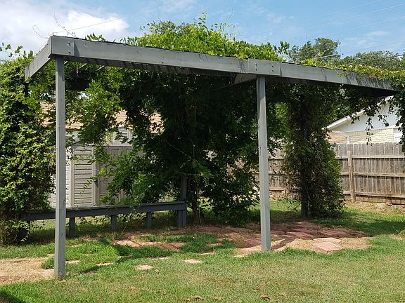 Huge pergola w/wisteria! 