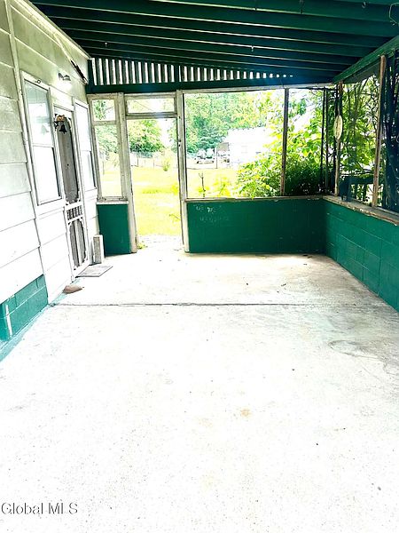 4th image of 15 Van Zandt Street