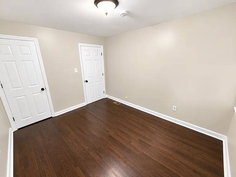 581 N 5th St #1R — Photo 6