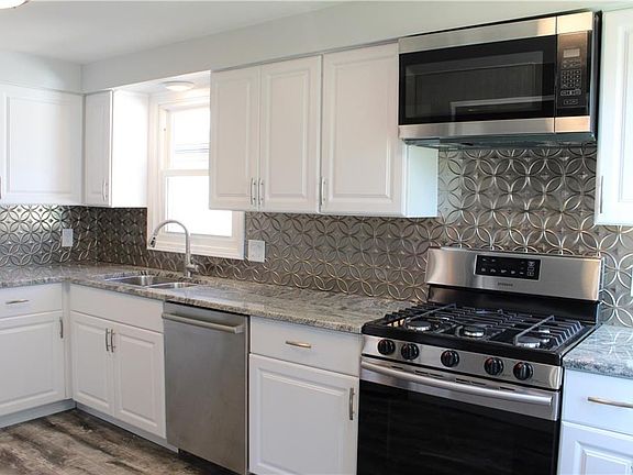 4th image of 141 Desmond Dr