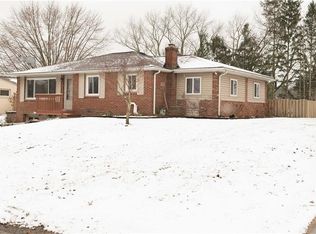 17 Donna Dr, Irwin, PA 15642