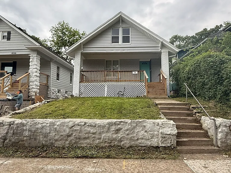 3718 Wayne Ave — Photo 2