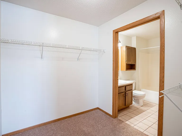 Fargo, ND Somerset Apartments | 22A | Closet