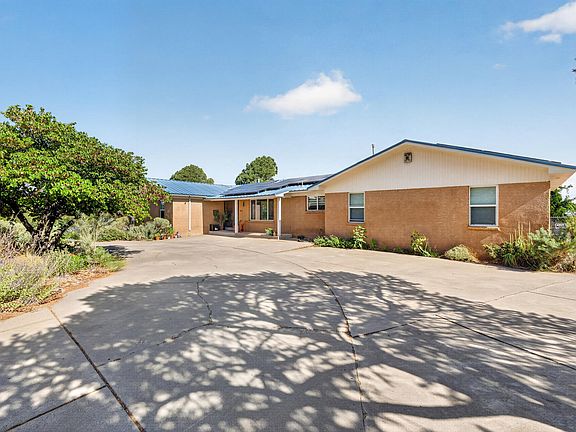 4th image of 3121 San Joaquin Ave SE