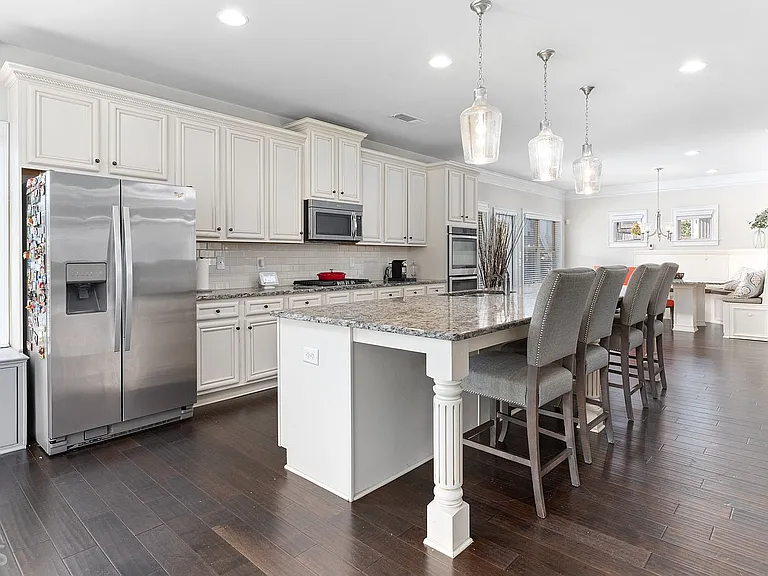 4410 Mossbrook Cir — Photo 16