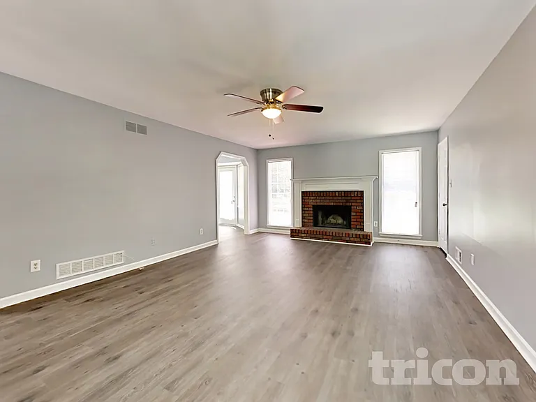91 Stratford Dr — Photo 5