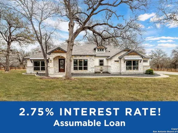 157 Crescent Ridge, Adkins, TX 78101