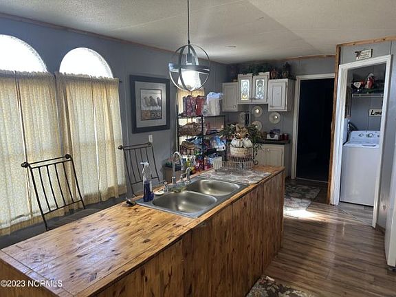 3rd image of 20428 Traders Rd